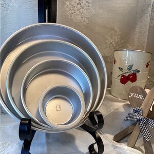 Wilton Round 4 pc Decorator Preferred Cake Wedding Baking Pans - 3.5” 6” 8” 10”